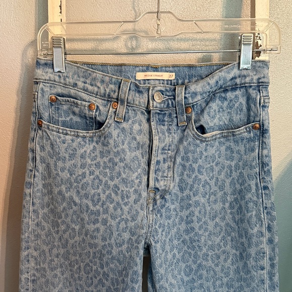 Levi’s Wedgie Straight Leopard Print Blue Jeans Size 27 EUC Button Fly High Rise - Picture 2 of 13
